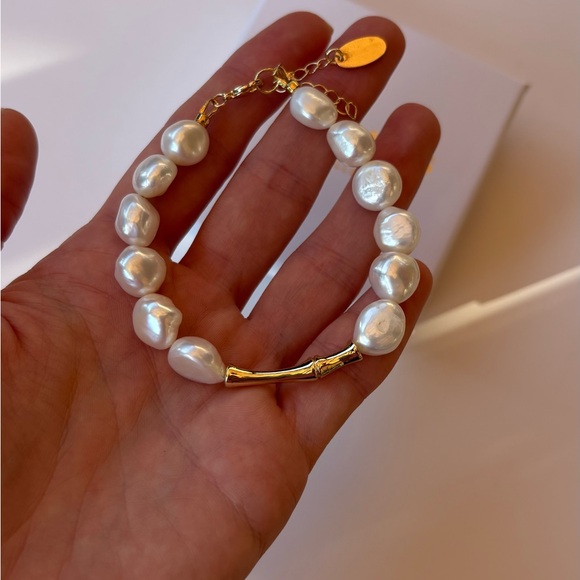 2 Elegant Pearl Bracelet with Gold Accents - Picture 5 of 7
